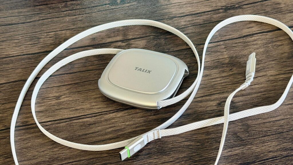 Utilizing a Compact USB-C Cable for Enhanced In-Car Connectivity During Extended Travel